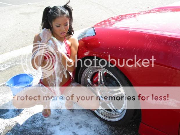 Hot-Asian-girl-washing-a-car-263.jpg