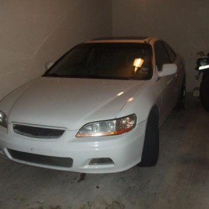 My ride....yes i know its dirty, yes i know i need to do something about the cloudy headlights, and yes that's my Yamaha R6 in the back :)

^ old ri