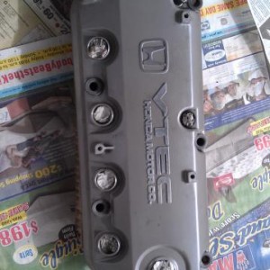 Old ugly silver valve cover