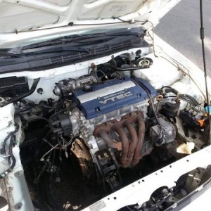 F20B install w/out trans. I was cleaning up trans at the monent, and did not want to leave engine out over night