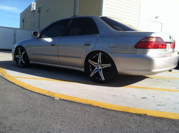 Accord 99 EX 20" rims on E-Motors Coilovers, Full interior LED Converstion, HID 8k, JVC Radio with 4 PB Speaks