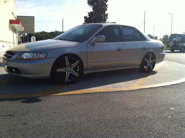 Accord 99 EX 20" rims on E-Motors Coilovers, Full interior LED Converstion, HID 8k, JVC Radio with 4 PB Speaks