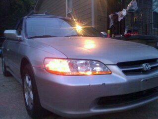 Did a quick spray praint (just for the moment until the full repaint) of the hood... Looks much better imo.