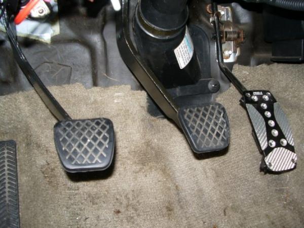 Here is my completed pedal swap out, I recycled the auto gas pedal, and here are the clutch pedal and 5 speed brake pedal..just so you know, it's a ti
