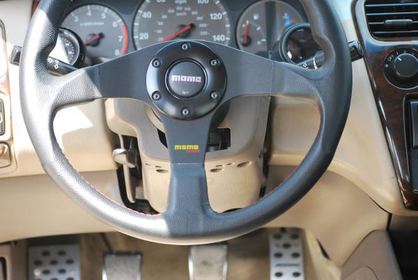 Removable Momo steering wheel