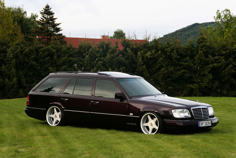 Mercedes_Benz_W124_Brock_B1_02.jpg