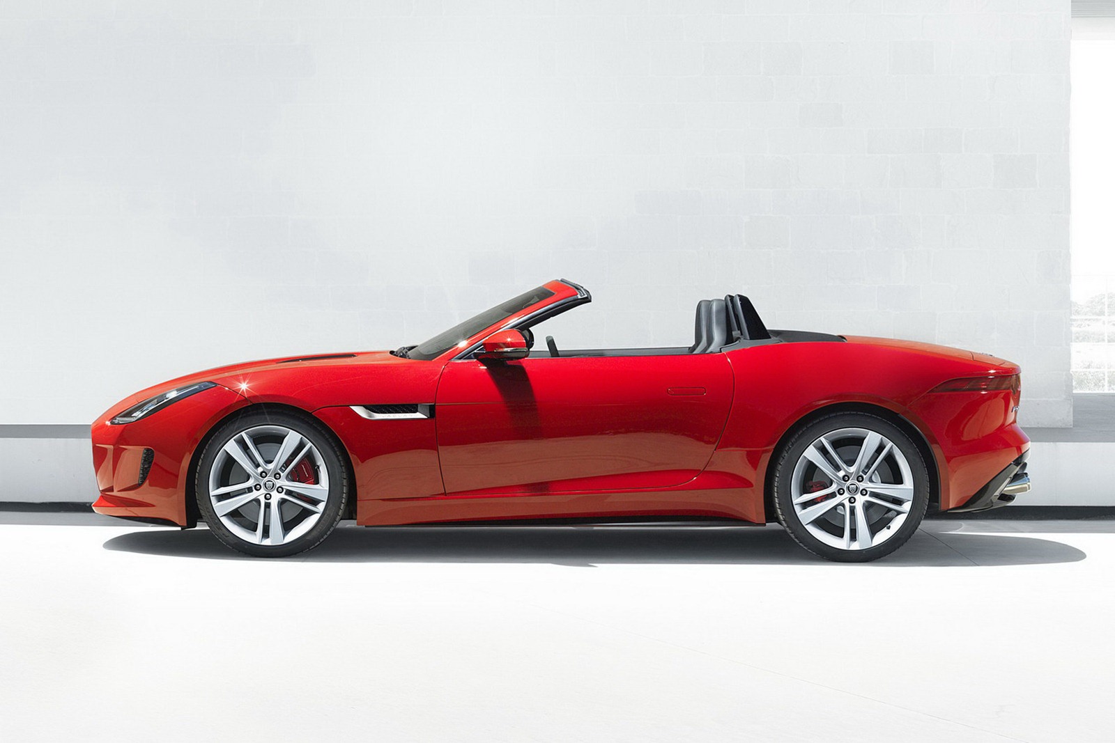 2013-Jaguar-F-Type-4.jpg