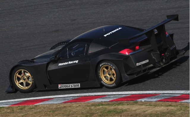 honda-hsv-10-gt-race-car_100302405_m.jpg