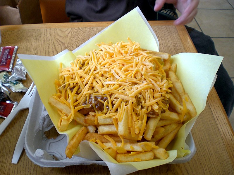 800px-The_Hat,_chili_cheese_fries.jpg